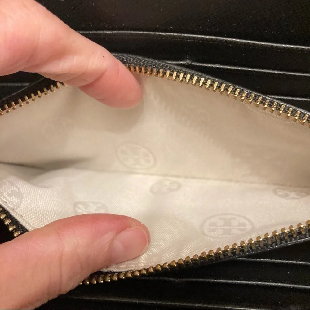 Tory Burch Robinson perforated black saffiano leather zipper clutch wallet